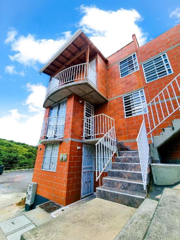 Hostal - Dona Elva A 15 Min Del Aeropuerto Rionegro Esterno foto